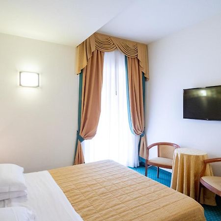 Hotel Capri Bardolino 3S Extérieur photo