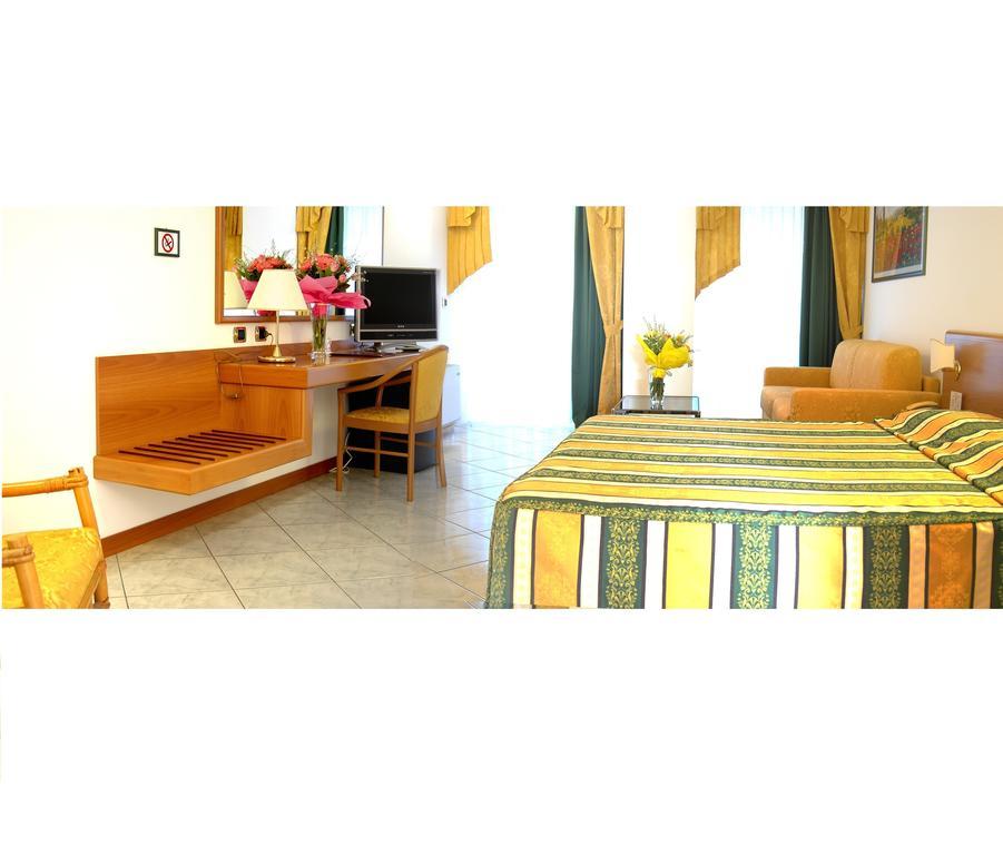 Hotel Capri Bardolino 3S Chambre photo