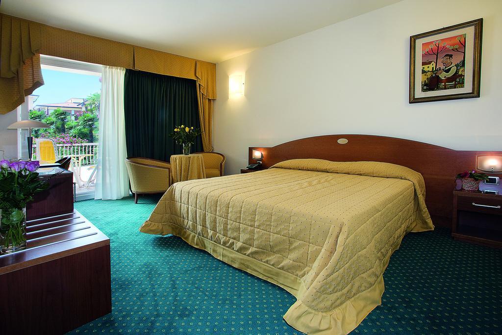 Hotel Capri Bardolino 3S Chambre photo