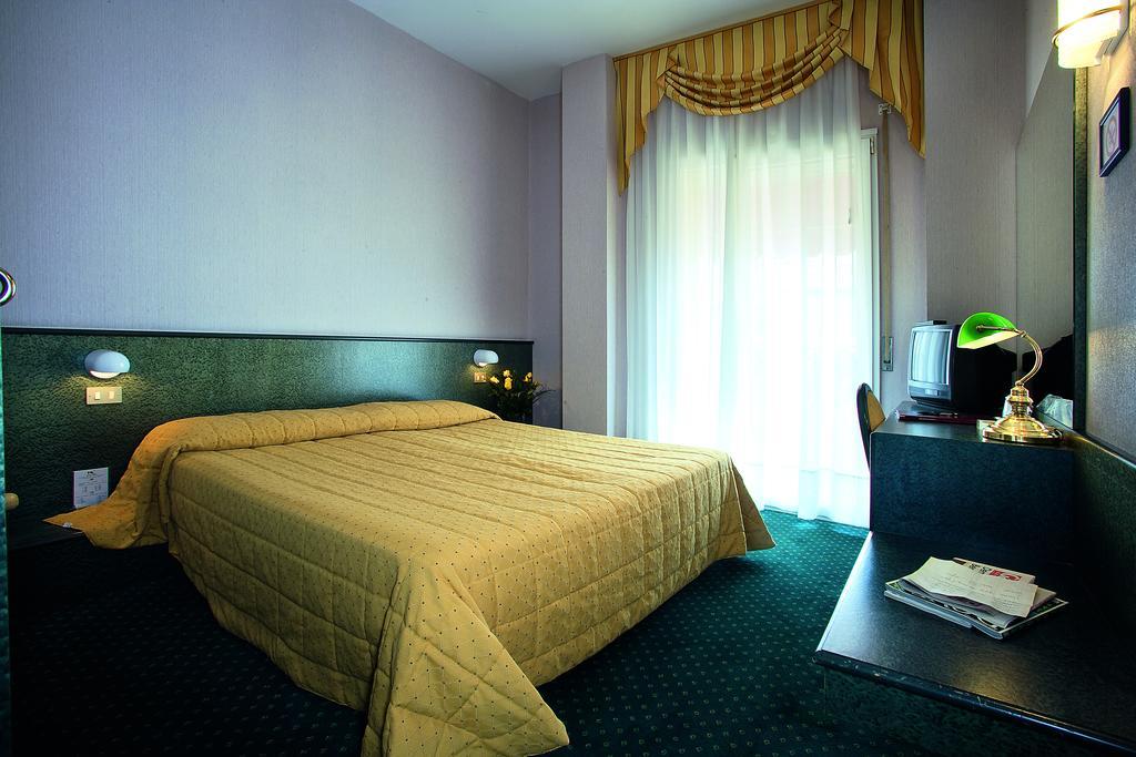 Hotel Capri Bardolino 3S Chambre photo