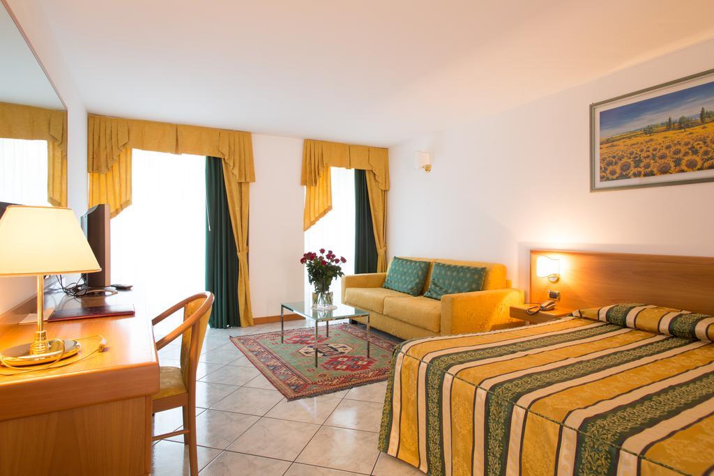 Hotel Capri Bardolino 3S Chambre photo