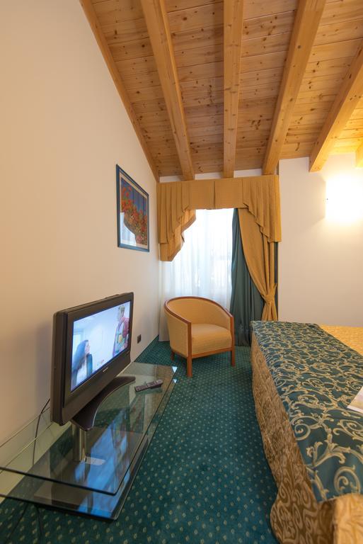 Hotel Capri Bardolino 3S Extérieur photo