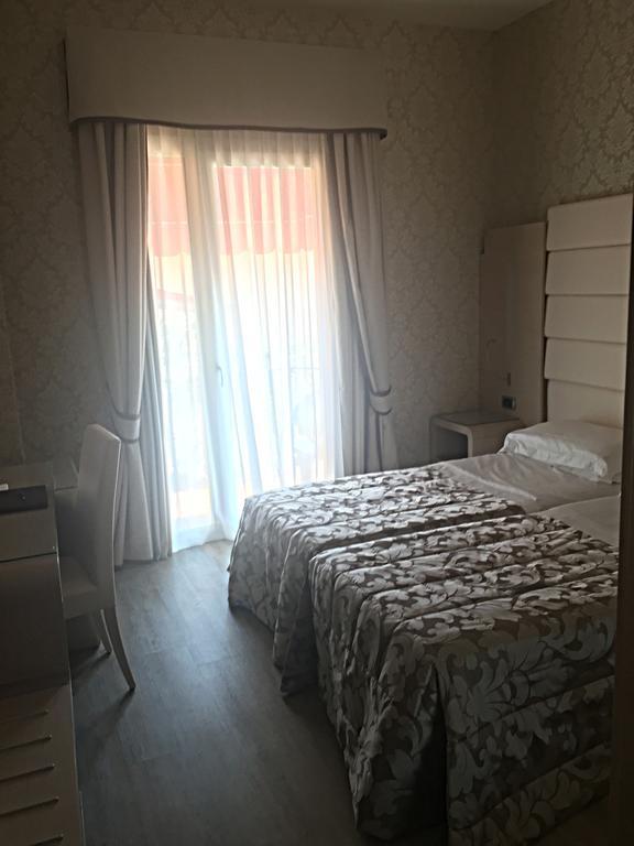 Hotel Capri Bardolino 3S Extérieur photo