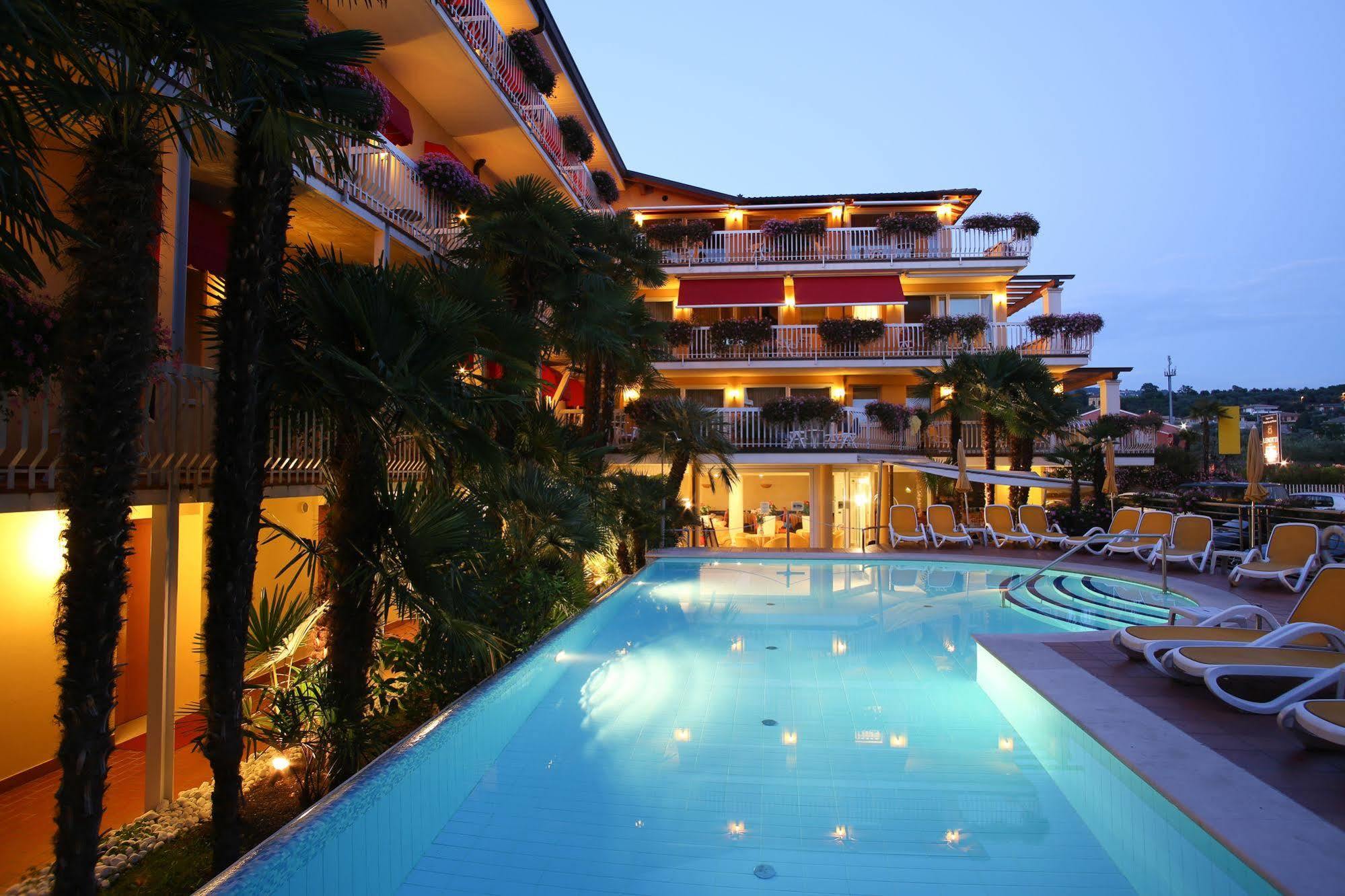 Hotel Capri Bardolino 3S Extérieur photo