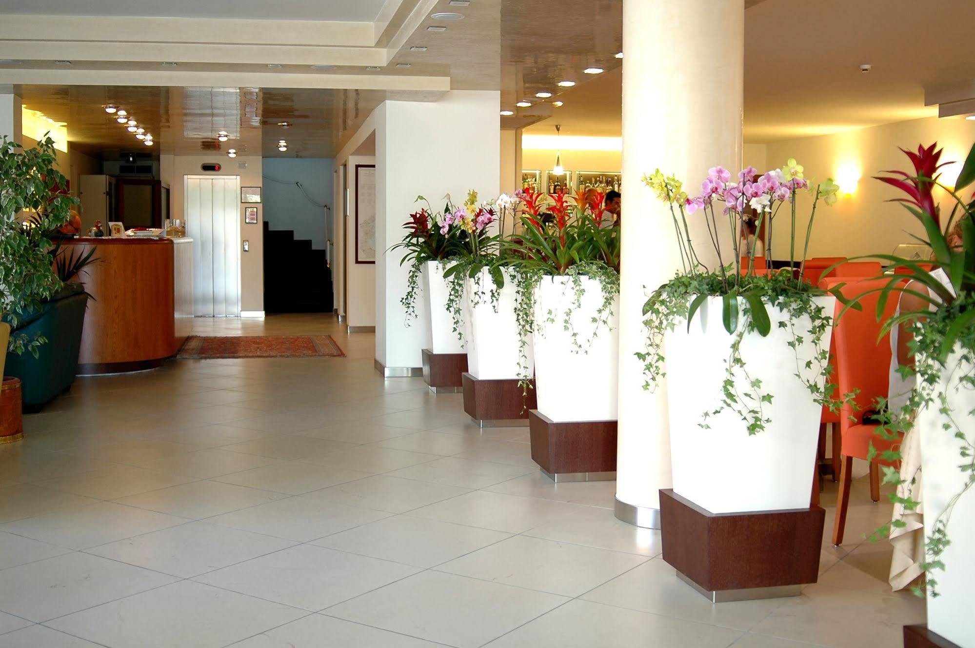 Hotel Capri Bardolino 3S Extérieur photo