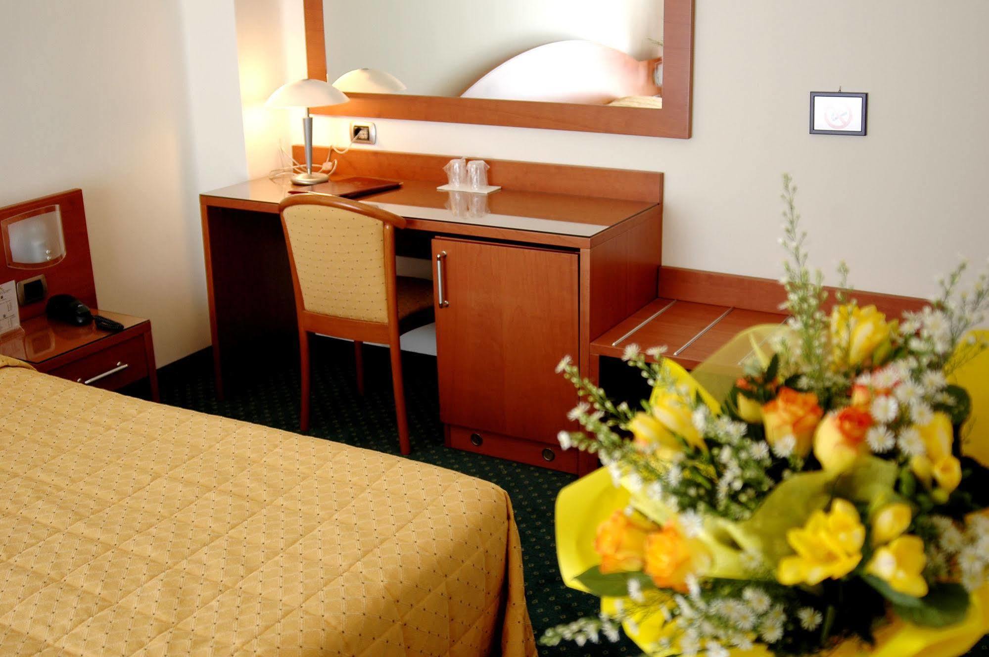 Hotel Capri Bardolino 3S Extérieur photo